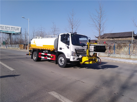 城市护栏清洗车